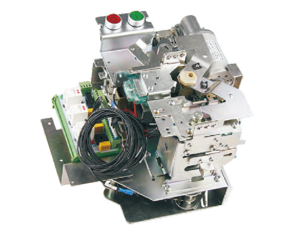 ZDGK-12（F柜）彈簧操動(dòng)機(jī)構(gòu)檢產(chǎn)品有無(wú)運(yùn)輸變形將機(jī)構(gòu)安裝固定在負(fù)荷開(kāi)關(guān)上，使用專(zhuān)用的操作 手柄插人到機(jī)構(gòu)上部，順時(shí)針旋轉(zhuǎn)120度，機(jī)構(gòu)完成彈簧儲(chǔ)能?；螂妱?dòng)…